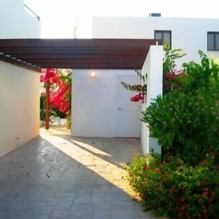 Aura Otel Kissonerga