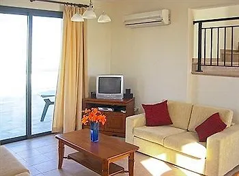 Aura Apartment Kissonerga